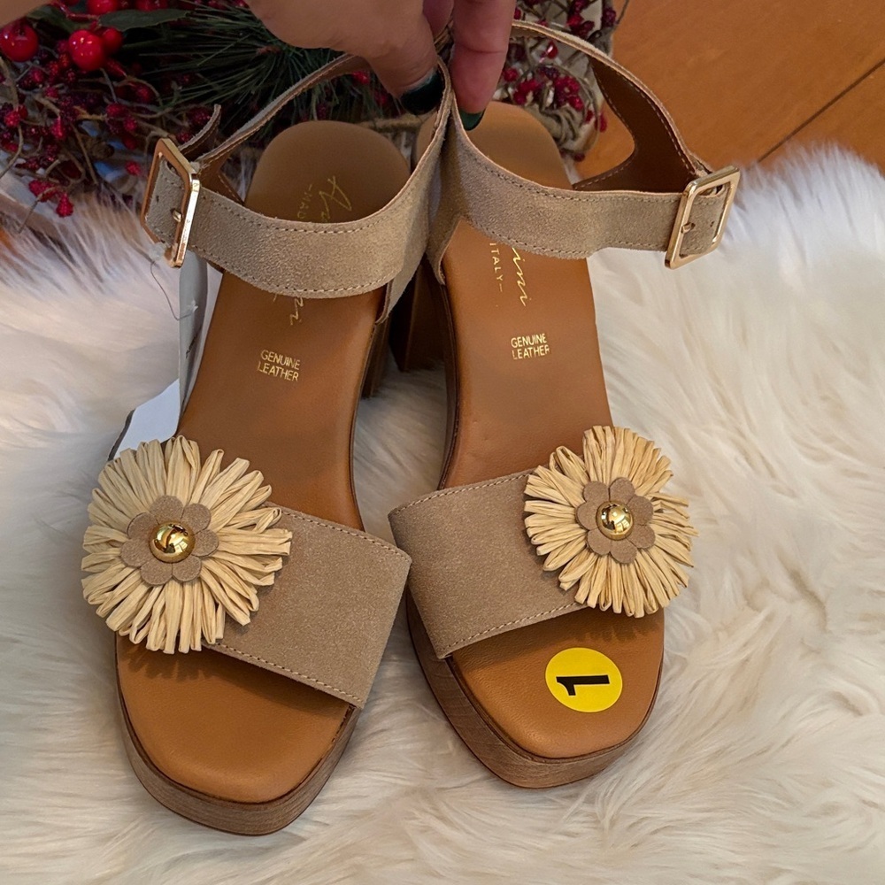 Avellini Tan Leather Sandals with Floral Accent made in Italy 7.5 women